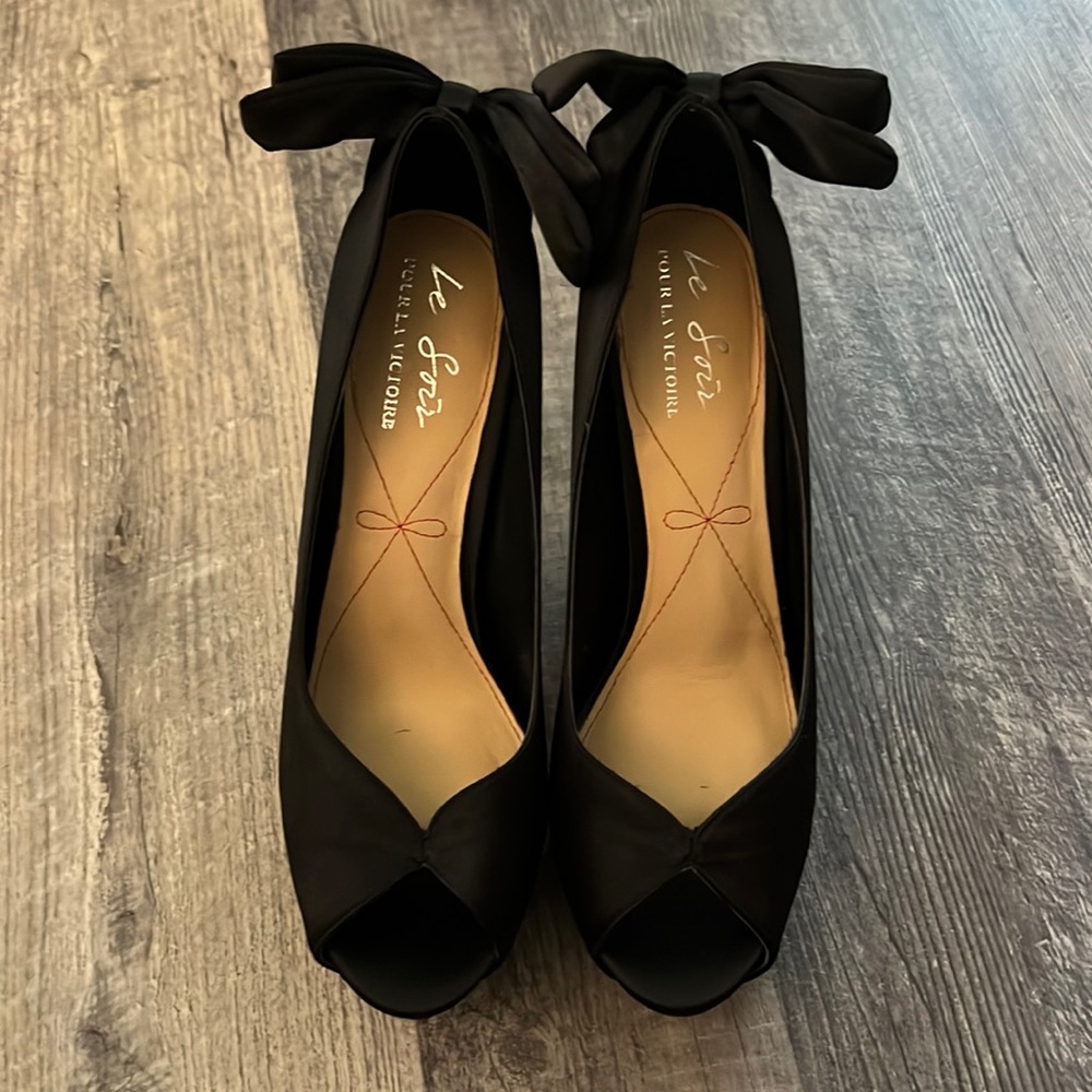 Black satin platform with bow- size 7.5